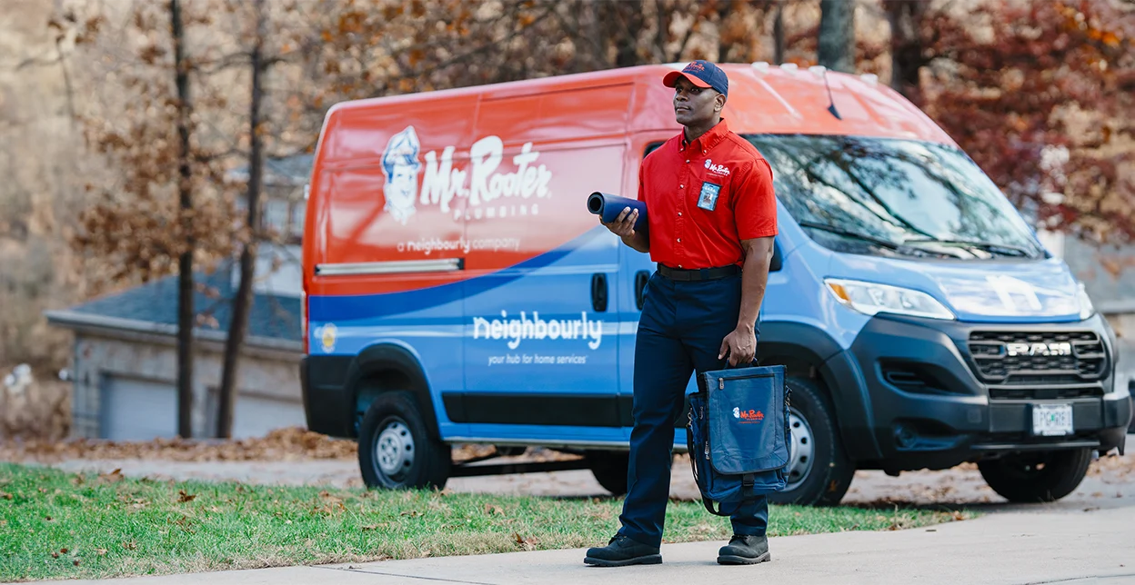 Mr. Rooter technician arriving at a customer's home.