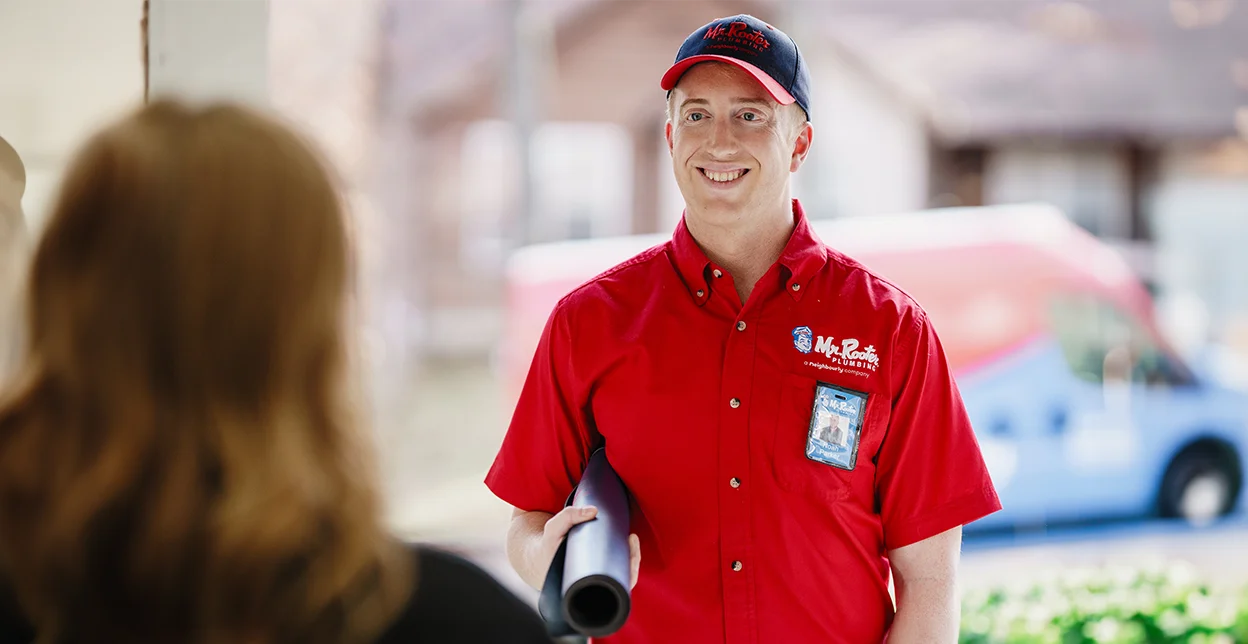 Mr. Rooter technician arriving at a customer's home.