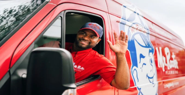 Mr. Rooter plumber arriving to a Lewes, DE home.